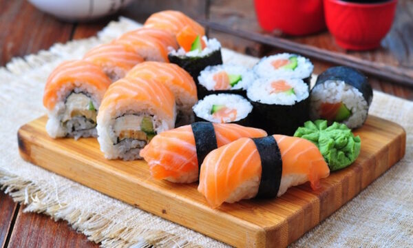 Nigiri Nook Tray: Assortment of pristine seafood delicacies atop seasoned sushi rice. (For 10 People)